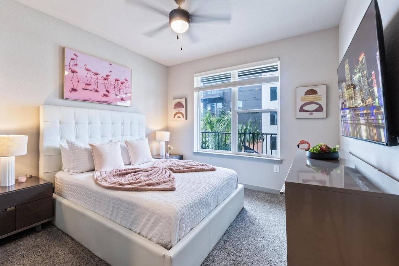 Apartament Tropicana Field 2 Bed In Dwtwn With Free Parking Sankt Petersburg Zewnętrze zdjęcie