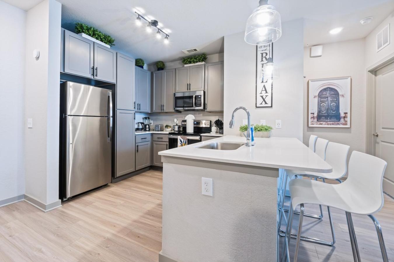 Apartament Tropicana Field 2 Bed In Dwtwn With Free Parking Sankt Petersburg Zewnętrze zdjęcie