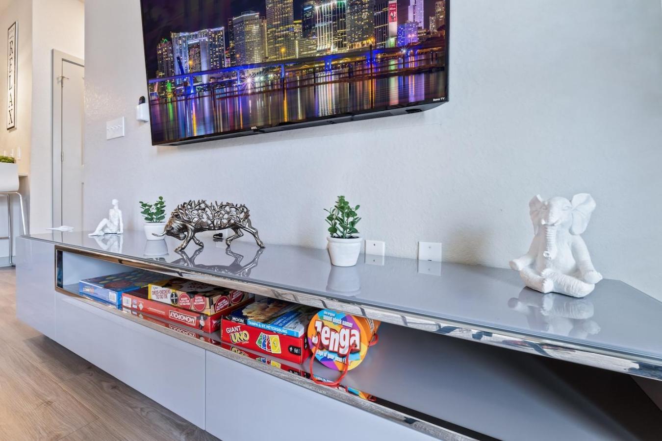 Apartament Tropicana Field 2 Bed In Dwtwn With Free Parking Sankt Petersburg Zewnętrze zdjęcie
