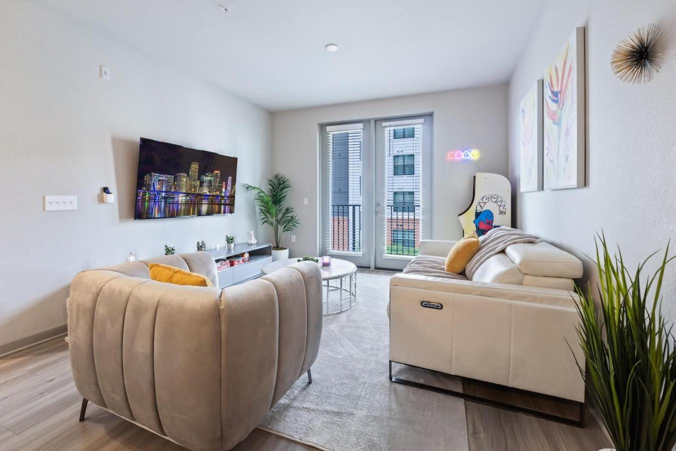 Apartament Tropicana Field 2 Bed In Dwtwn With Free Parking Sankt Petersburg Zewnętrze zdjęcie