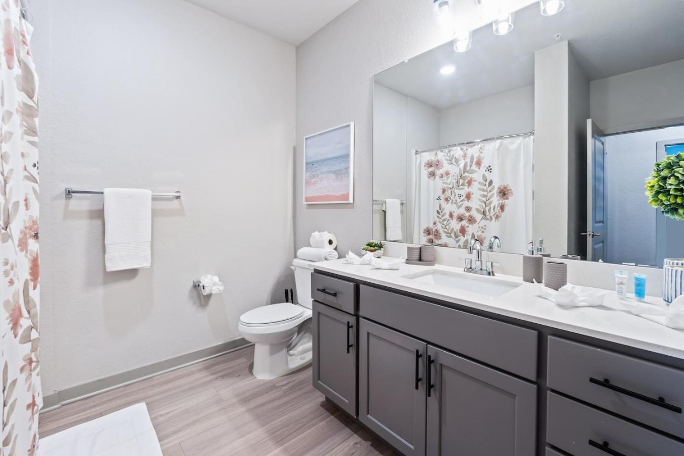 Apartament Tropicana Field 2 Bed In Dwtwn With Free Parking Sankt Petersburg Zewnętrze zdjęcie