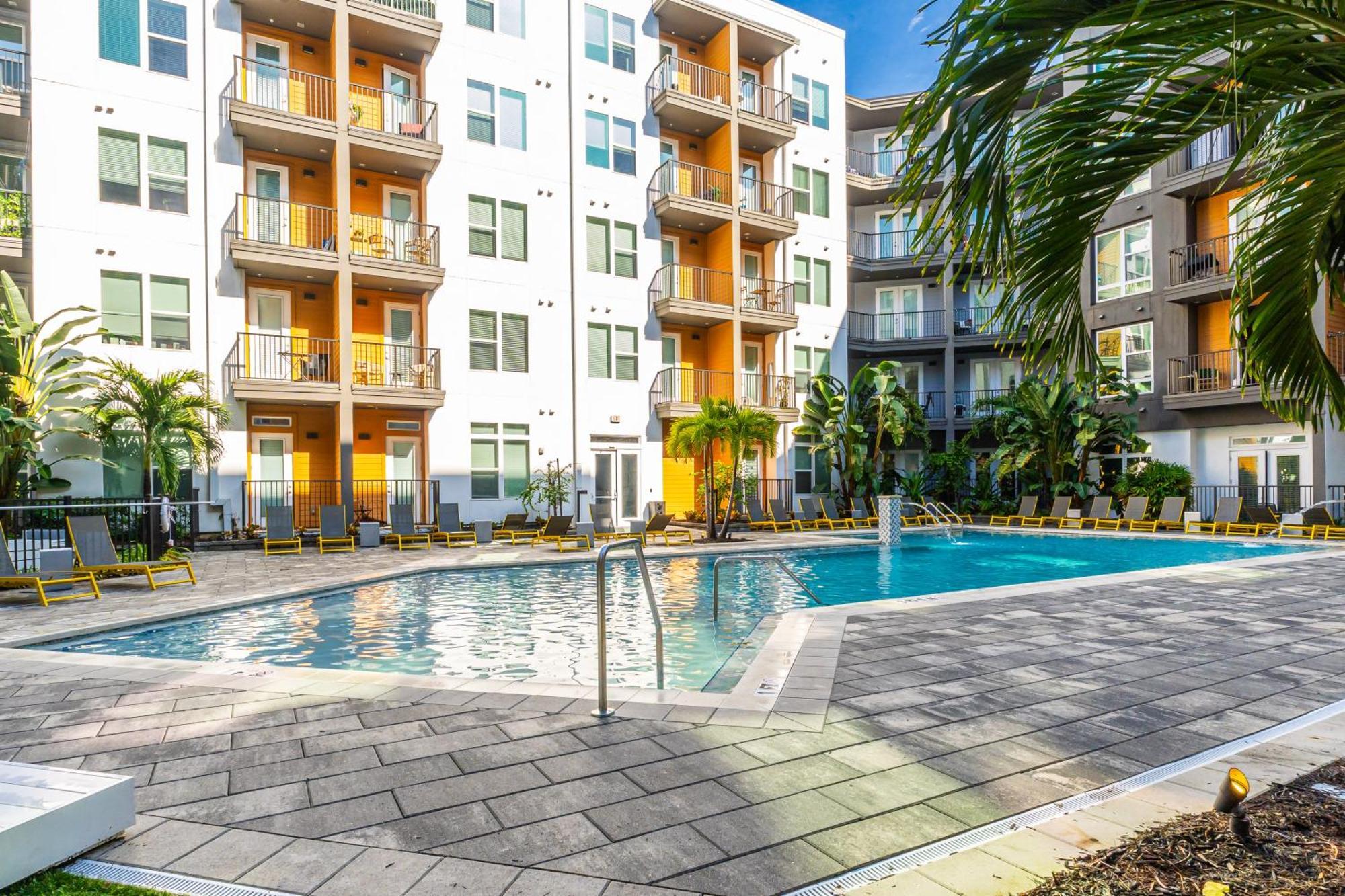 Apartament Tropicana Field 2 Bed In Dwtwn With Free Parking Sankt Petersburg Zewnętrze zdjęcie