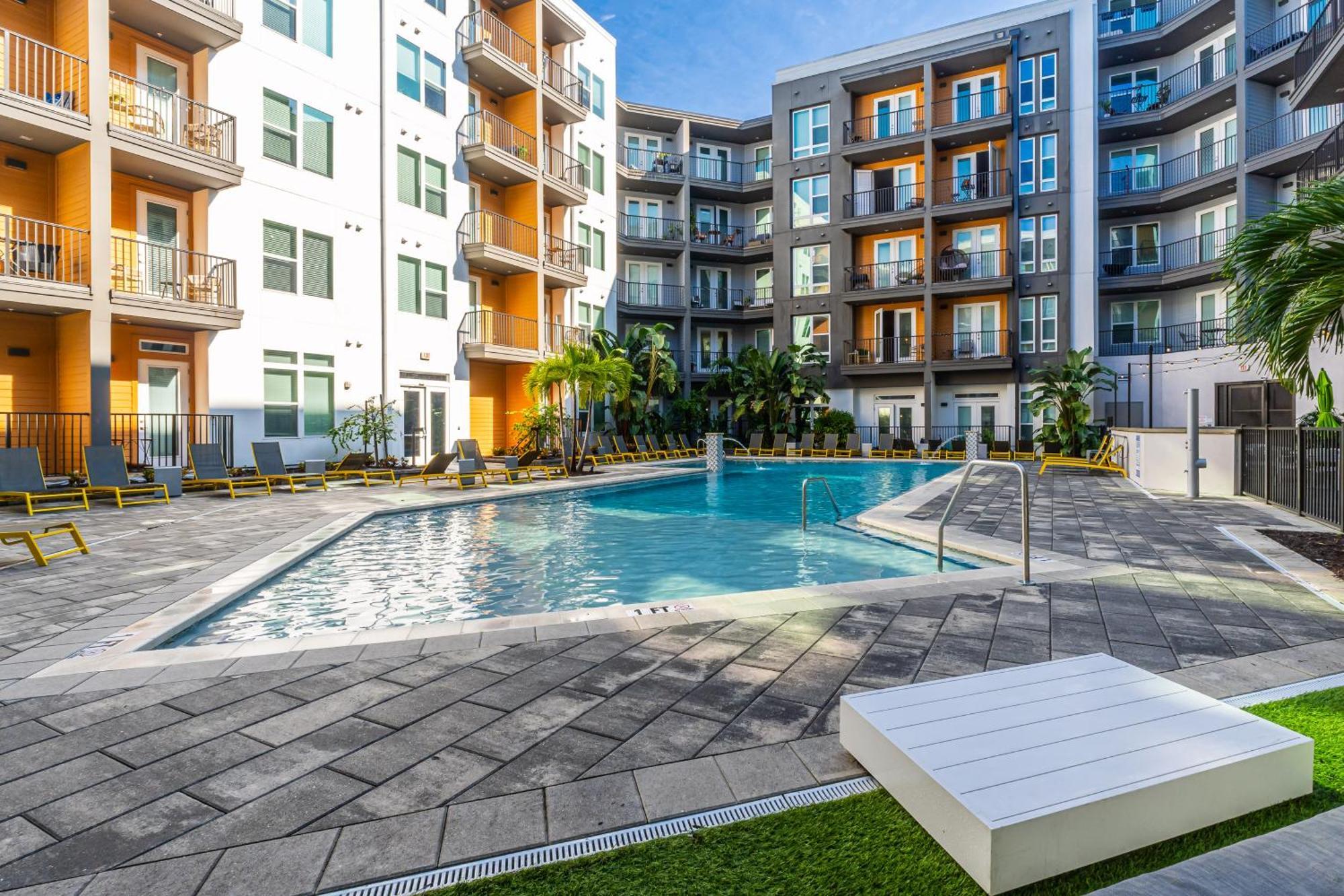 Apartament Tropicana Field 2 Bed In Dwtwn With Free Parking Sankt Petersburg Zewnętrze zdjęcie