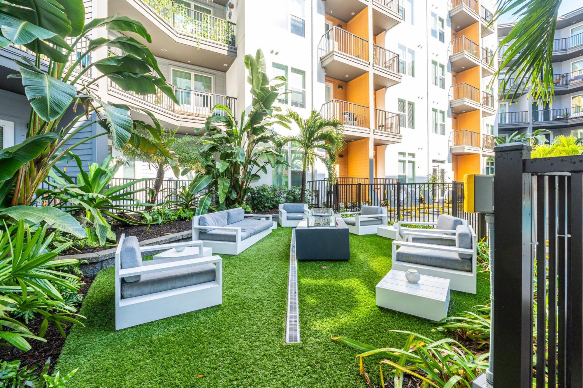 Apartament Tropicana Field 2 Bed In Dwtwn With Free Parking Sankt Petersburg Zewnętrze zdjęcie